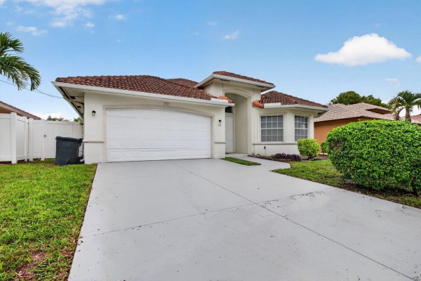 900 SE 2nd Ave Dania Beach, FL 33004