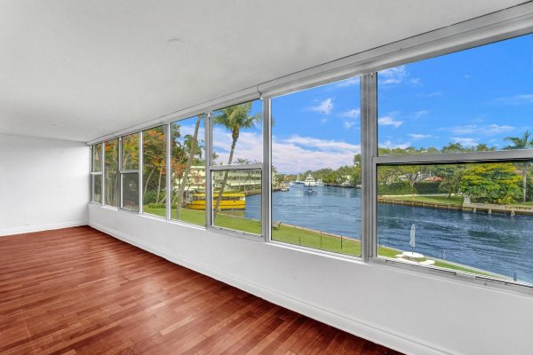 818 SE 4th St #202 Fort Lauderdale, FL 33301