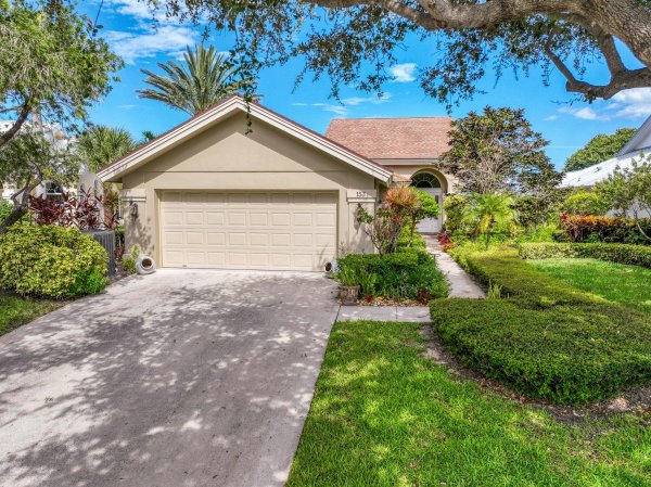 153 Ridge Rd Jupiter, FL 33477