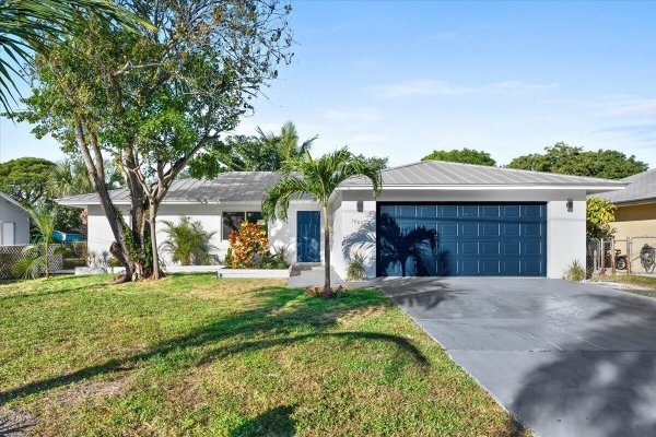 19052 SE Hillcrest Dr Tequesta, FL 33469