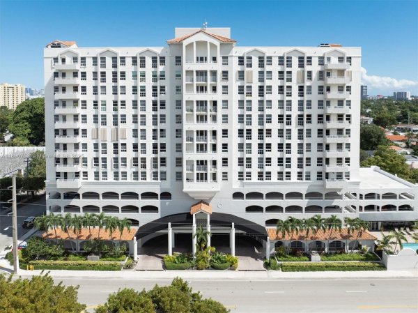 2351 Douglas Rd #906 Miami, FL 33145