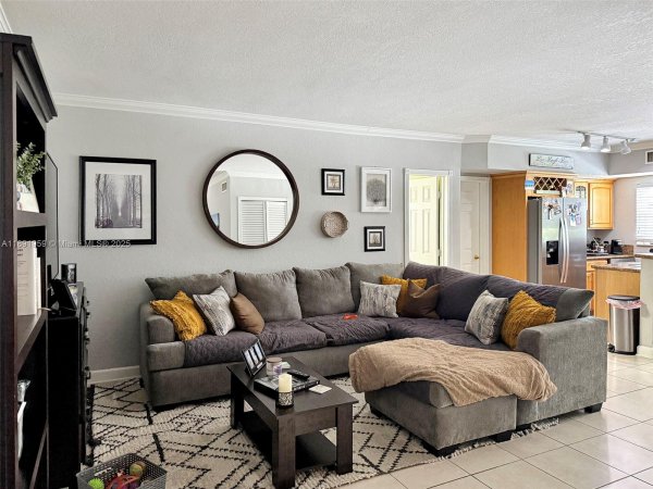 924 SE 2nd St #17 Fort Lauderdale, FL 33301