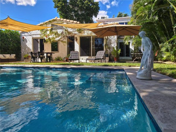 1368 Normandy Dr Miami Beach, FL 33141