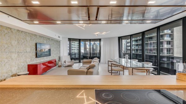 1000 Brickell Plz #3002 Miami, FL 33131