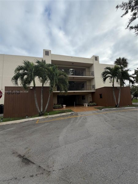 8015 SW 107th Ave #213 Miami, FL 33173