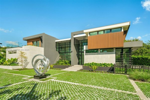 5845 SW 130th Ter Pinecrest, FL 33156