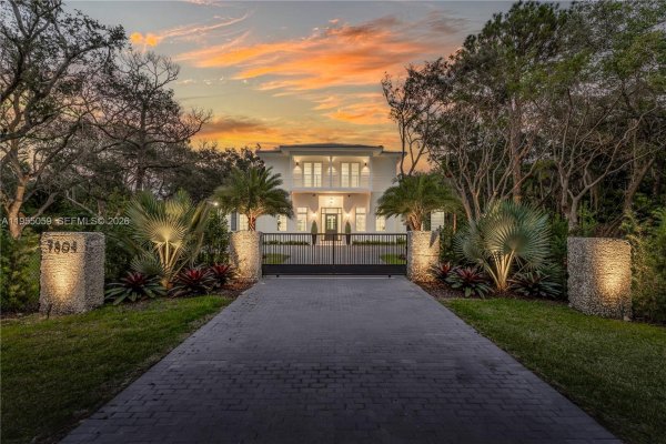 7605 SW 71st Ave Miami, FL 33143