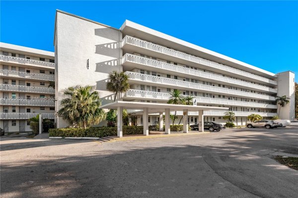 2851 Leonard Dr #J405 Aventura, FL 33160