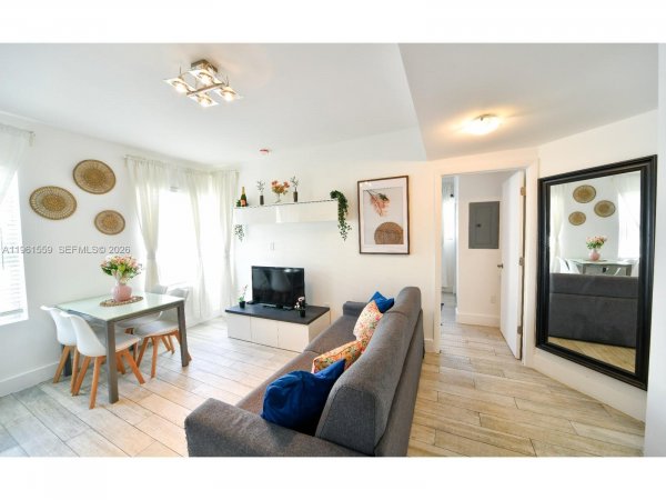 811 Jefferson Ave #204 Miami Beach, FL 33139
