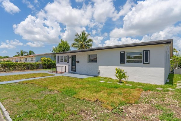 11711 SW 181st Ter Miami, FL 33177