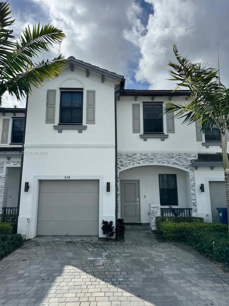 656 NW 203rd Ter Miami Gardens, FL 33169