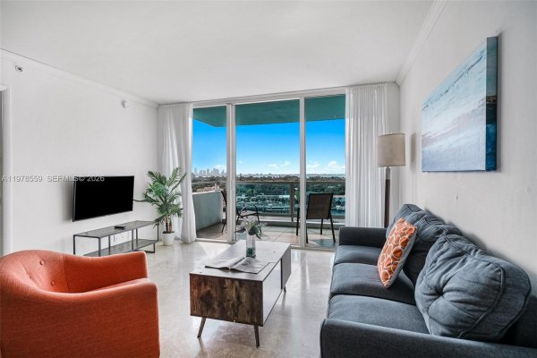 5101 Collins Ave #11T Miami Beach, FL 33140