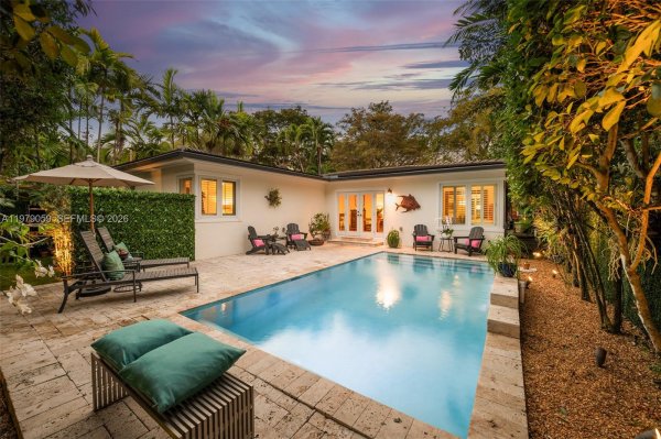 424 Sansovino Ave Coral Gables, FL 33146