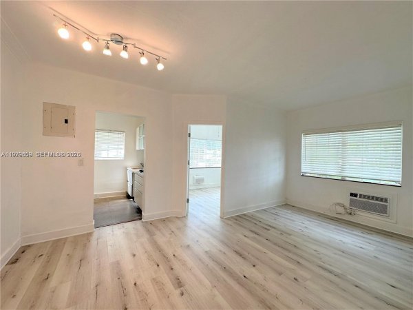 840 10th St #10 Miami Beach, FL 33139