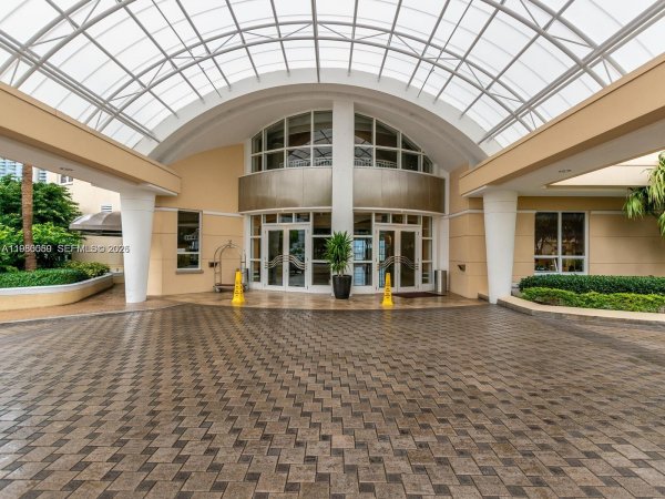 848 Brickell Key Dr #1201 Miami, FL 33131