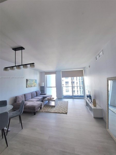 253 NE 2nd St #2606 Miami, FL 33132