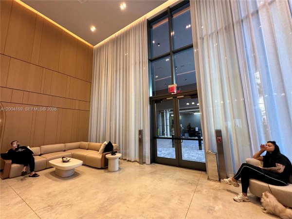 121 NE 5th #2712 Miami, FL 33132