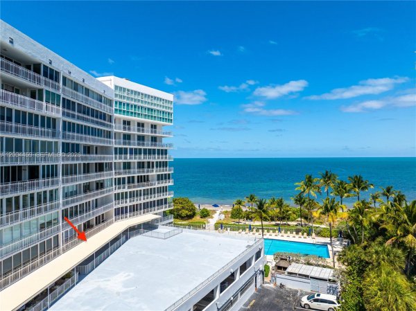 600 Grapetree Dr #3BS Key Biscayne, FL 33149