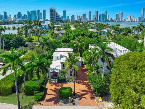 1281 S Venetian Way Miami, FL 33139