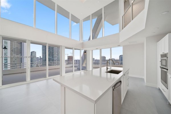 555 NE 34th St #PH4 Miami, FL 33137