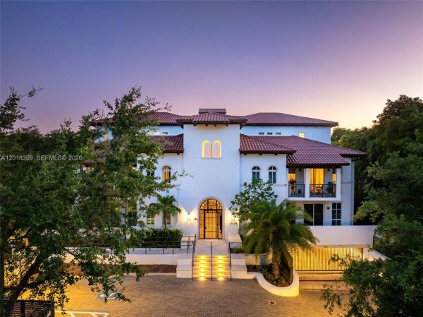 1228 Anastasia Ave #304 Coral Gables, FL 33134