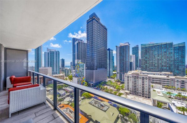 55 SW 9th St #1804 Miami, FL 33130