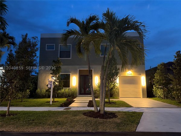 2240 SW 13th St Miami, FL 33145