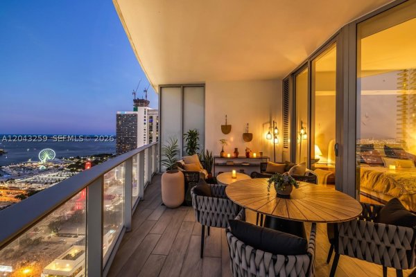 851 NE 1st Ave #3403 Miami, FL 33132