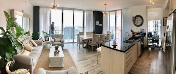 1111 SW 1st Ave #3225 Miami, FL 33130