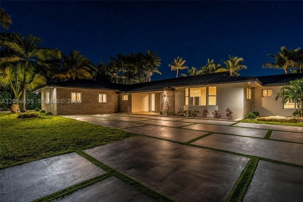 8600 SW 162nd St Palmetto Bay, FL 33157