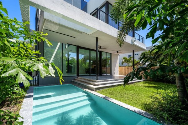 3310 Elizabeth St Coconut Grove, FL 33133