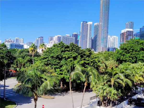 1915 Brickell Ave #501 Miami, FL 33129