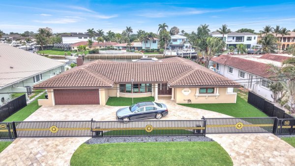 2810 NE 44th Lighthouse Point, FL 33064