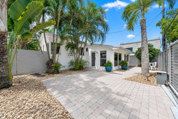 1523 SE 2nd Fort Lauderdale, FL 33301