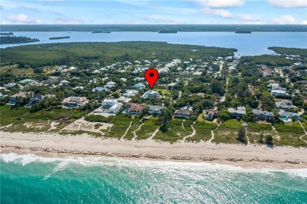 2275 Genesea Ln Vero Beach, FL 32963