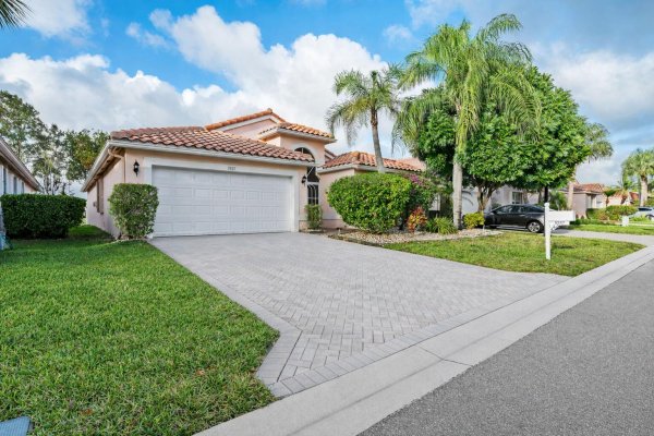 5327 Wycombe Boynton Beach, FL 33437