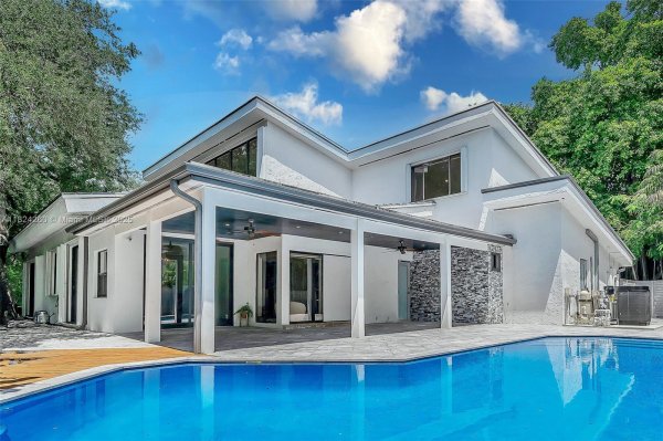 5811 SW 33rd Ter Hollywood, FL 33312