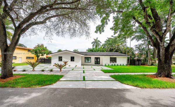 7101 E Troon Cir Miami Lakes, FL 33014