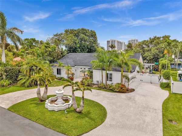 413 Tamarind Dr Hallandale Beach, FL 33009