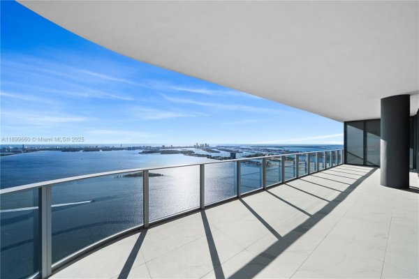 700 NE 24th St #PH-5701 Miami, FL 33137