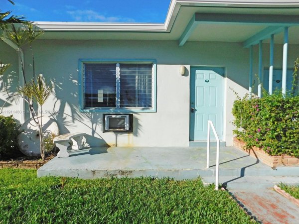 1247 Marseille Dr #113 Miami Beach, FL 33141