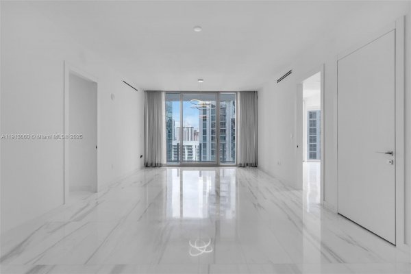 300 Biscayne Blvd Way #3009W Miami, FL 33131