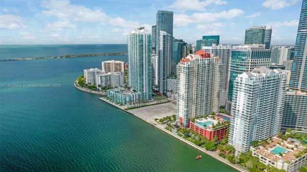 1155 Brickell Bay Dr #2203 Miami, FL 33131