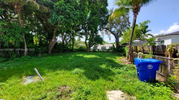 560 NW 53rd St Miami, FL 33127