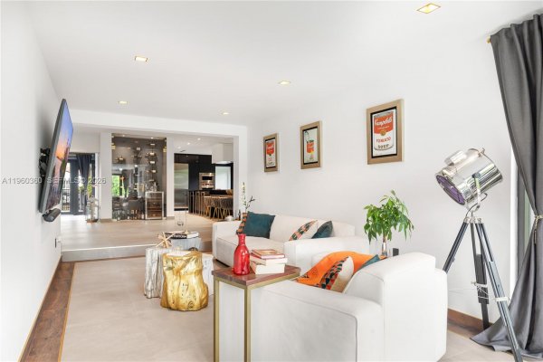 63 SW 31st Rd Miami, FL 33129