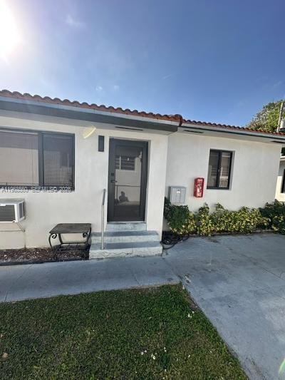 911 80th St #2 Miami Beach, FL 33141