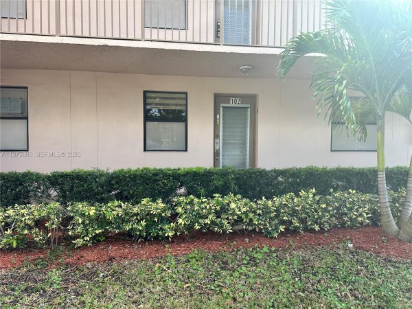 10434 Sunrise Lks Blvd #102 Sunrise, FL 33322