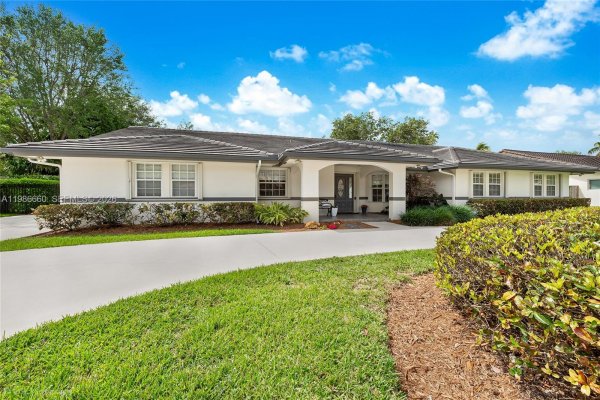 10422 SW 121st St Miami, FL 33176