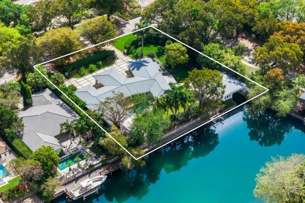 6120 Riviera Dr Coral Gables, FL 33146