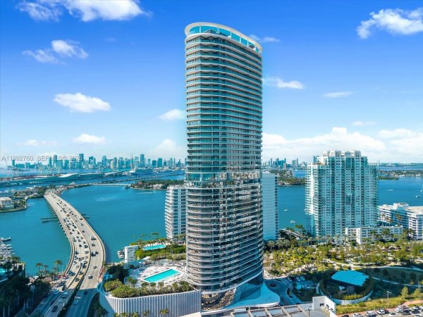 500 Alton Rd #2205 Miami Beach, FL 33139